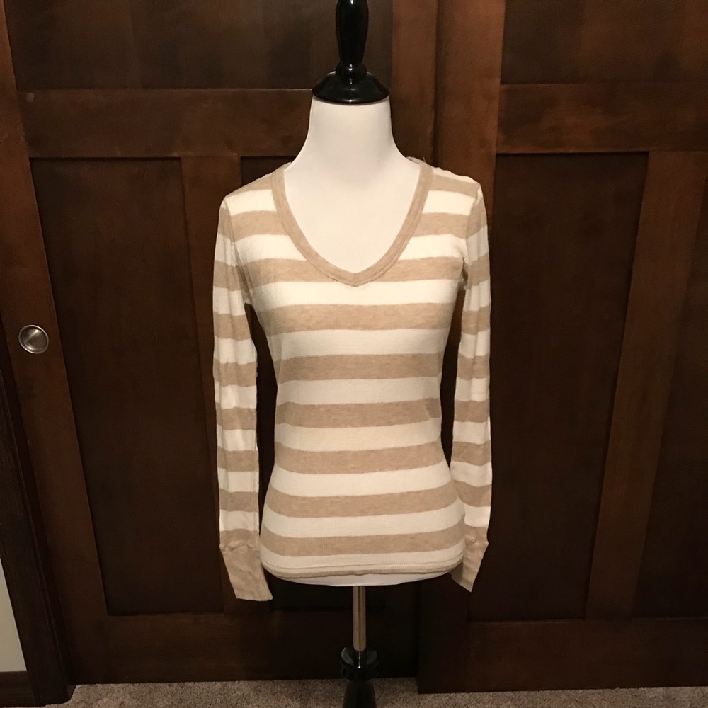 🔴 American Eagle Tan & White thermal long sleeve